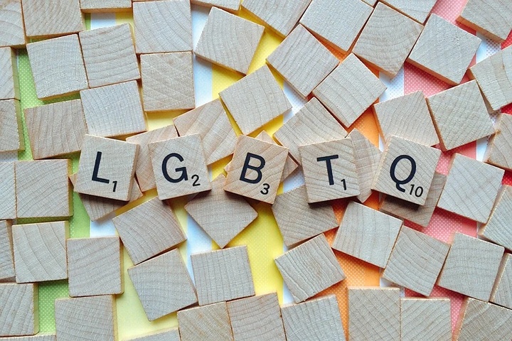 Lire la suite à propos de l’article Rapport Teychenné : Discriminations LGBT à l’école : état des lieux et recommandations