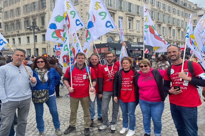 manif-drapeau-snep-marseille
