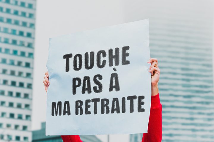 The phrase " Touche  pas à  ma retraite " on a paper banner in