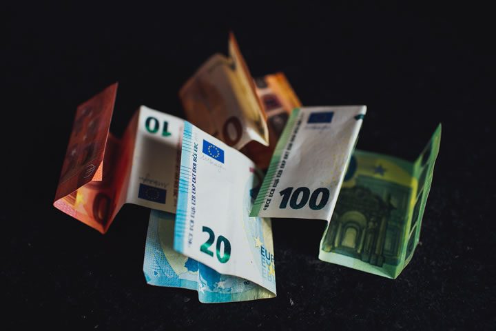 salaire-augmentation-euros-billets